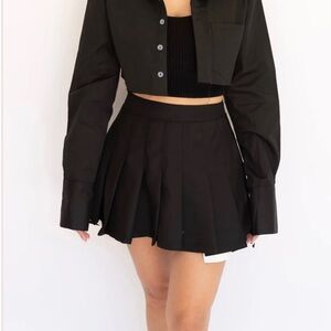 🖤 On-Trend FW2025🖤
Battles & Butterflies—Pleated tennis skirt, Peek-a-boo 🤍